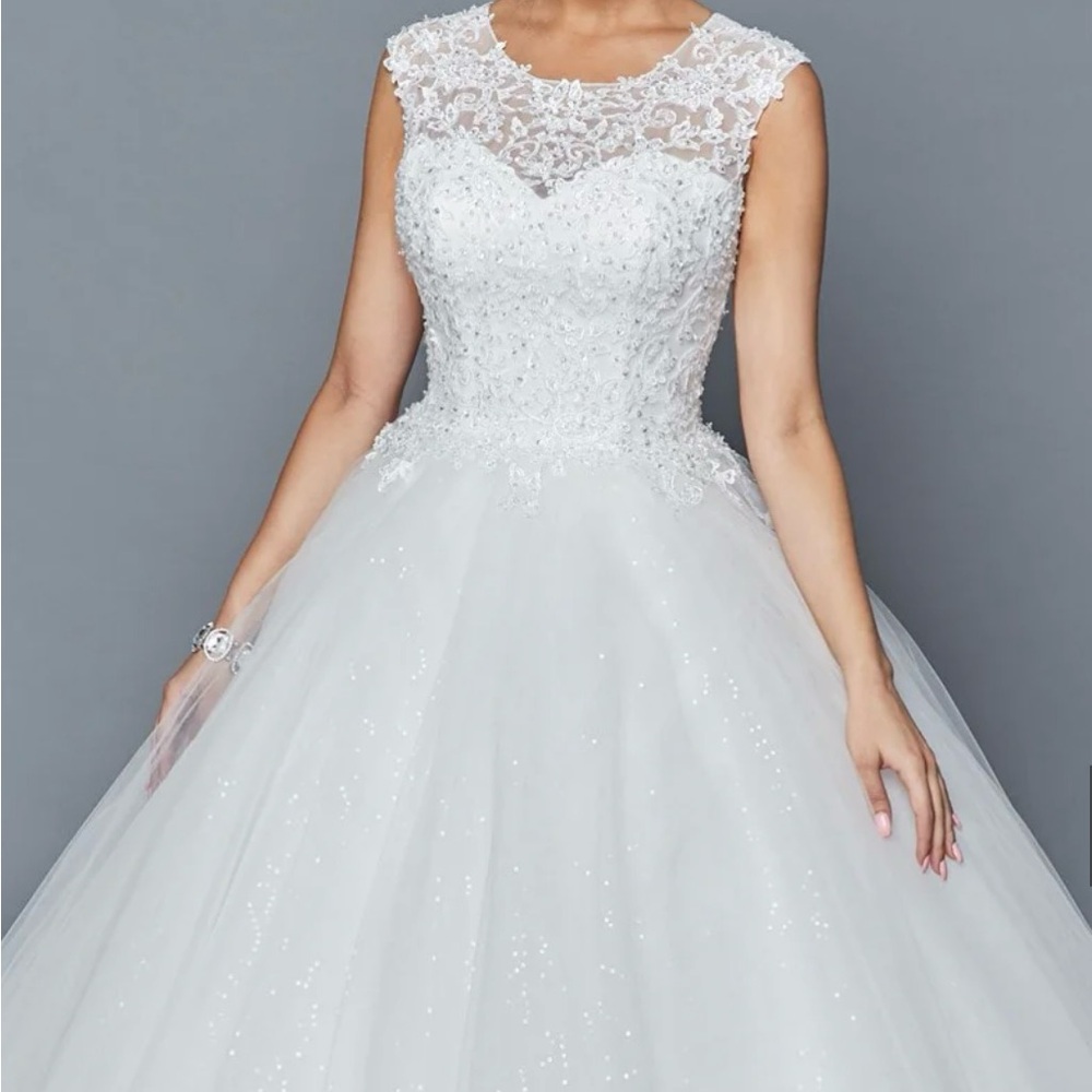 Elegant White Lace Cotillion/Wedding Dress